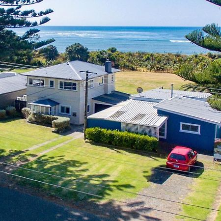 Villa Taranaki Beach House - Great Sea Views Waitara Exterior foto